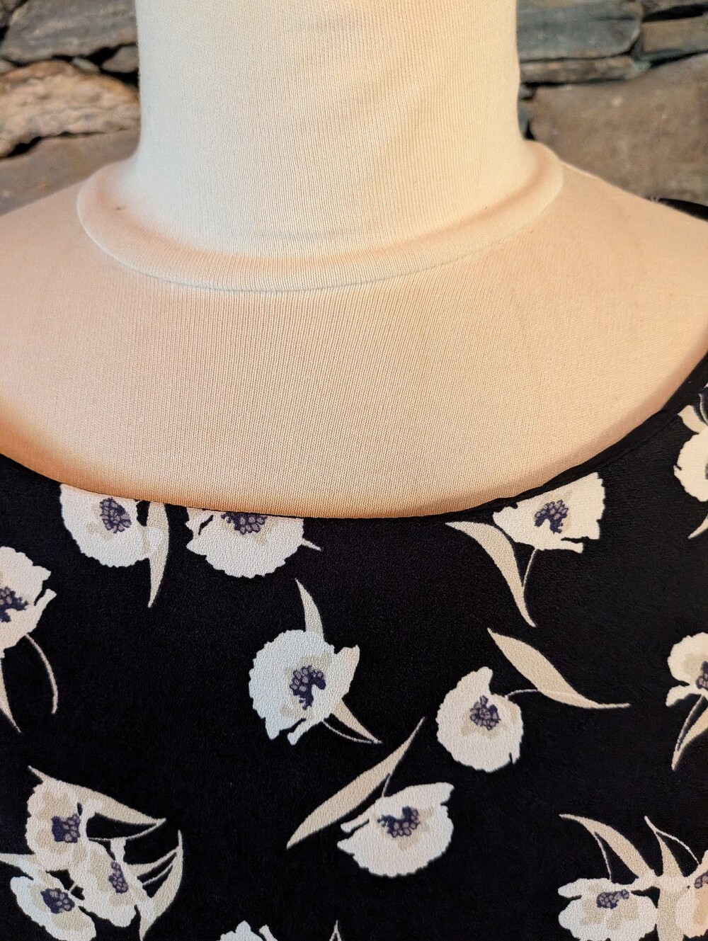 Ann Taylor Black And White Floral Shift Dress With Ruffled Slweves Size 16 NWT - Picture 5 of 9